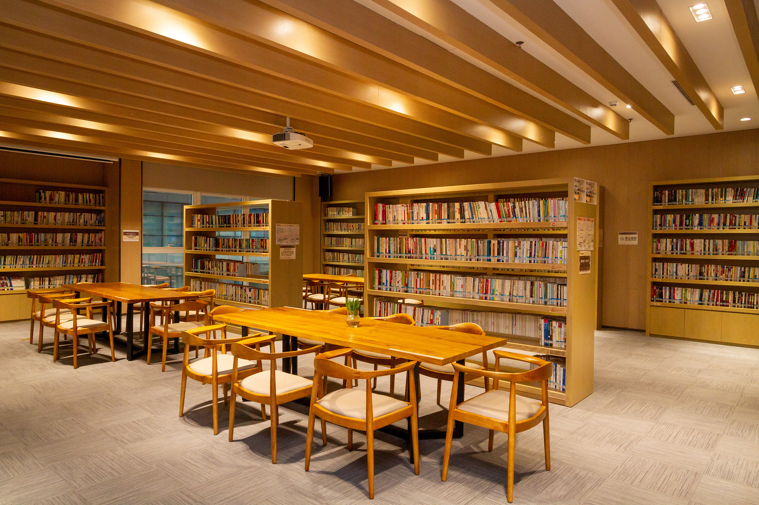 图书馆阅览室